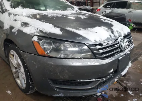 2014 Volkswagen Passat 2.5L Se из США, поврежденный, VIN 1VWBH7A31EC016200